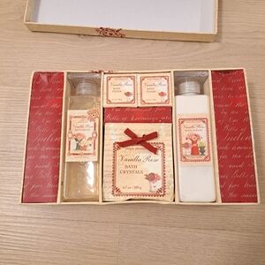 Simple‎ Pleasures Vanilla Rose Elegant Spa Bath Set Body Lotion Shower Gel 2008